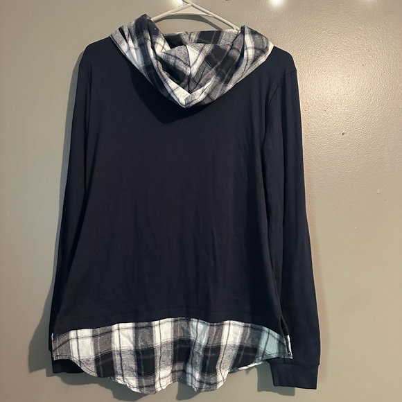 NWT flannel trimmed hooded top - Picture 2 of 7